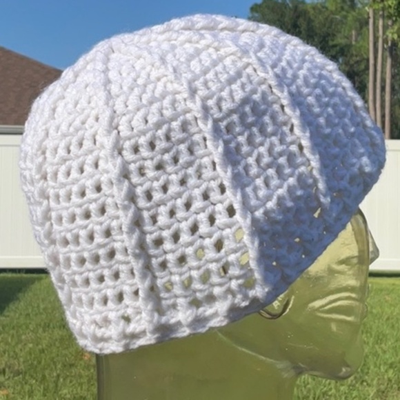 ^ New hand crafted white beanie hat - Picture 8 of 8